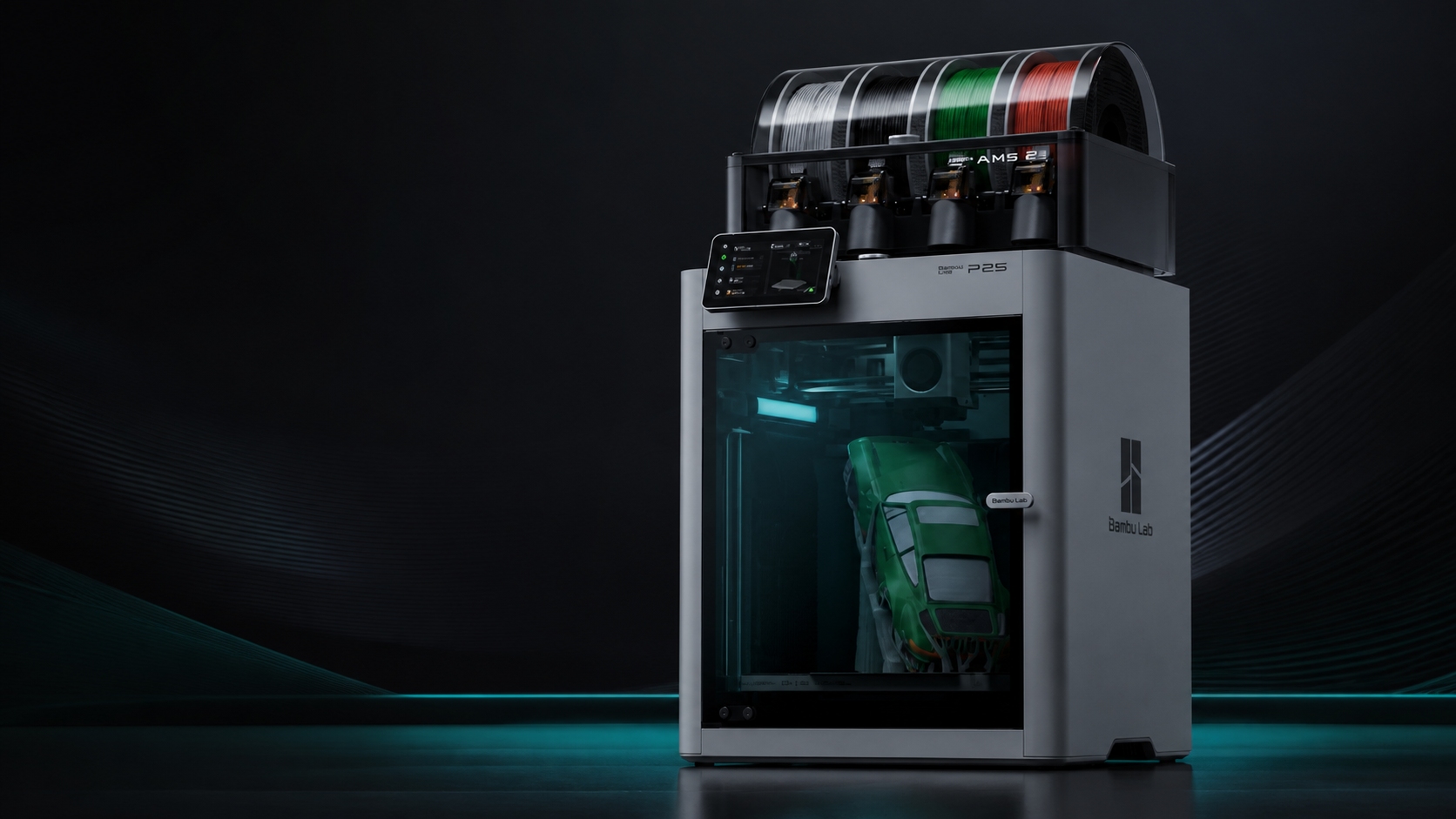 Geschlossener 3D-Drucker mit vierfacher Filamentzuführung in einem dunklen Studio
